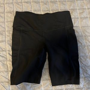 Short black leggings